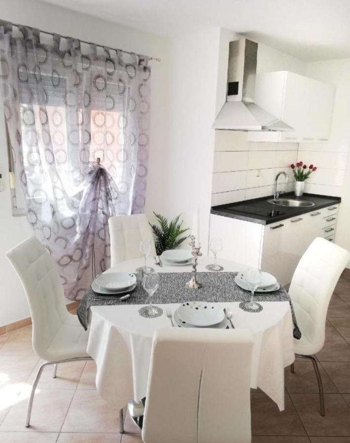 Apartment Toni With Private Parking Zadar Exterior photo