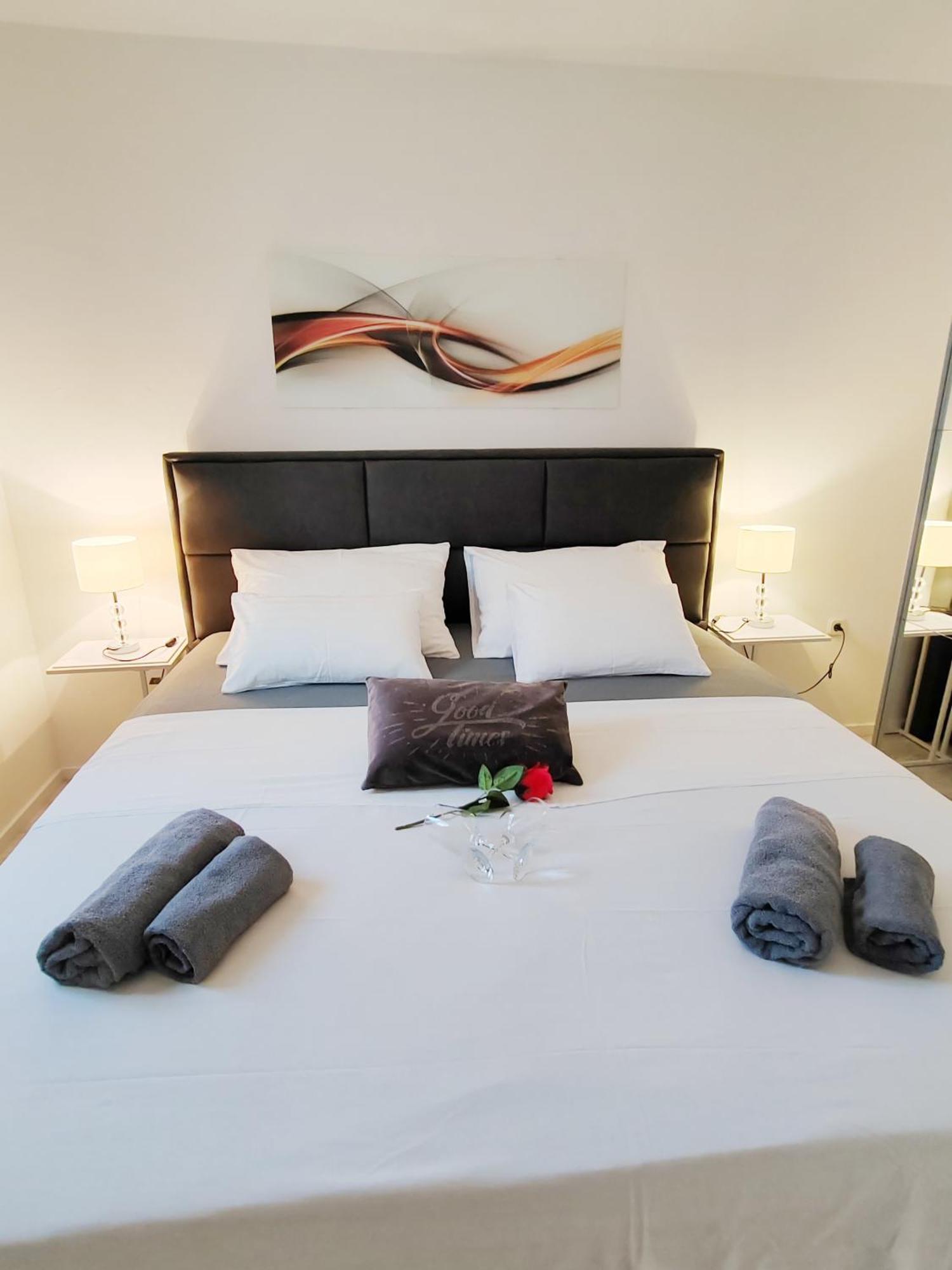 Apartment Toni With Private Parking Zadar Exterior photo