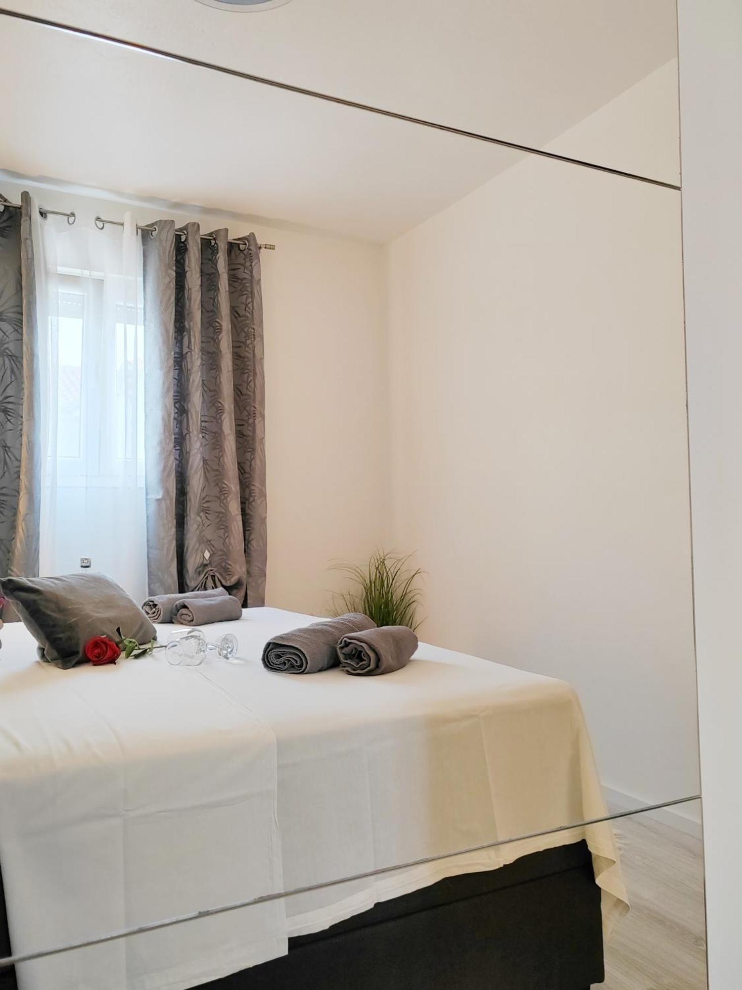 Apartment Toni With Private Parking Zadar Exterior photo